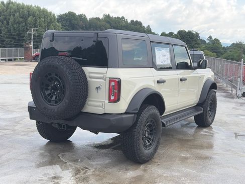 New 2026 Ford Bronco Outer Banks w/ Sasquatch Package AWD/4WD image 3