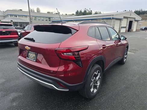 Certified 2025 Chevrolet Trax LT w/ LT Convenience Package image 3