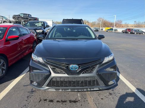 Used 2022 Toyota Camry SE w/ Convenience Package image 5