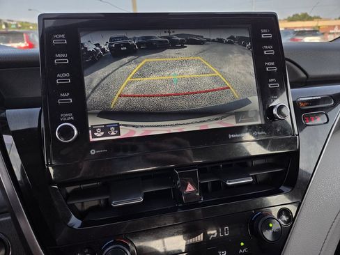 Used 2022 Toyota Camry XLE FWD image 10