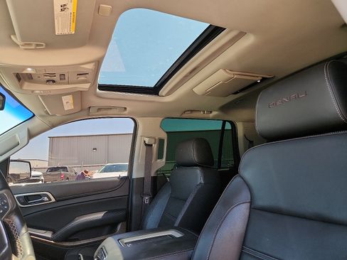 Used 2018 GMC Yukon Denali w/ Denali Ultimate Package AWD/4WD image 12