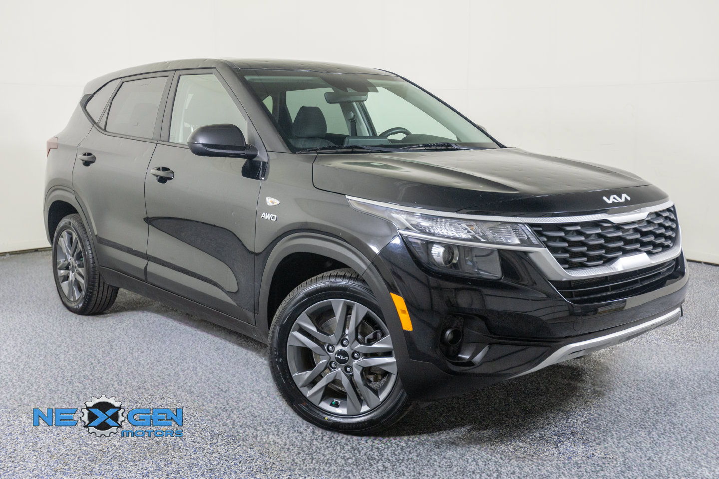 Used 2023 Kia Seltos LX AWD/4WD image 1