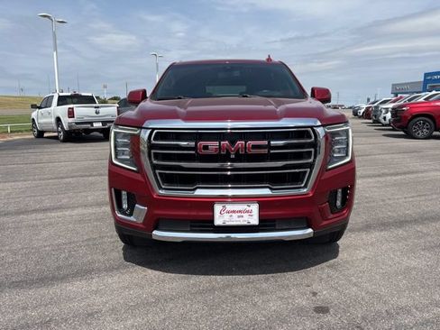 Used 2022 GMC Yukon XL SLT w/ SLT Luxury Package AWD/4WD image 2
