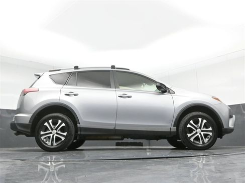 Used 2018 Toyota RAV4 LE FWD image 24