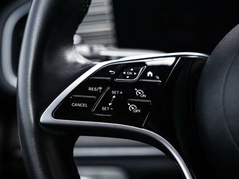 Used 2025 Mercedes-Benz GLE 350 4MATIC image 17