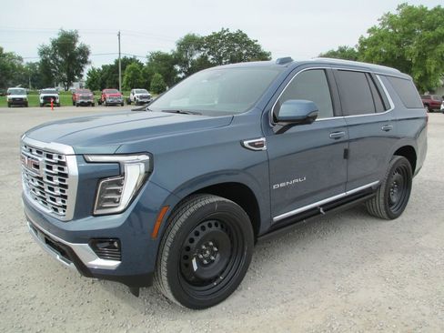 New 2026 GMC Yukon Denali w/ Denali Reserve Package AWD/4WD image 9