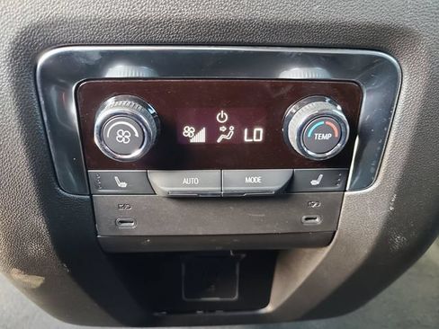 Used 2025 Chevrolet Suburban High Country AWD/4WD image 18