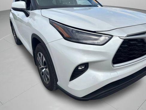 Used 2024 Toyota Highlander XLE FWD image 32