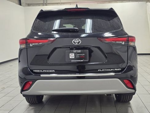 New 2026 Toyota Highlander Platinum image 17