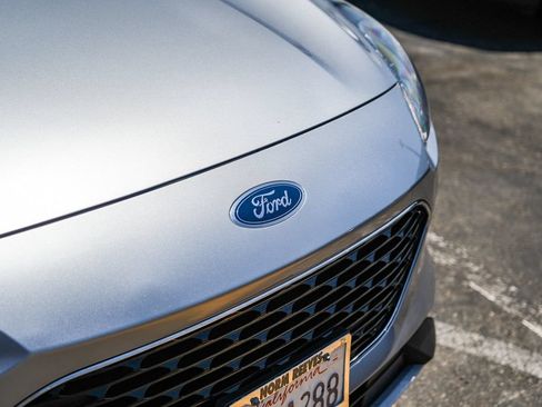 Certified 2021 Ford Escape SE FWD image 3