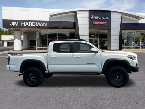 Used 2022 Toyota Tacoma TRD Off-Road w/ Technology Package AWD/4WD image 8