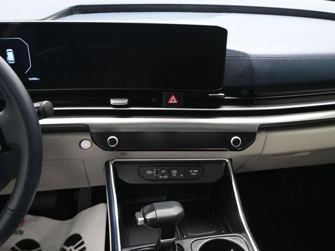 Used 2026 Kia Carnival SX w/ SX Dark Edition Package FWD image 9