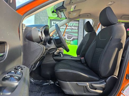 Used 2022 Nissan Kicks SV FWD image 18