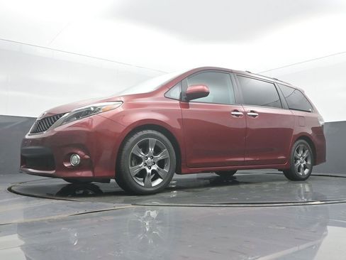 Used 2015 Toyota Sienna SE image 52