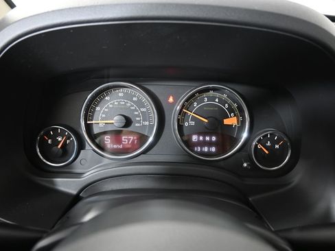 Used 2014 Jeep Compass Latitude w/ Sun/Sound Group AWD/4WD image 23