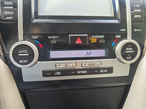 Used 2012 Toyota Camry XLE image 18