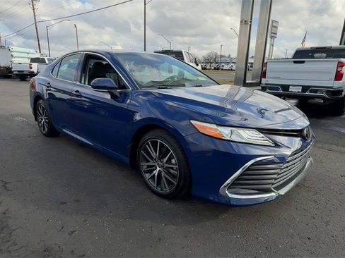 Used 2024 Toyota Camry XLE w/ Cold Weather Package image 2