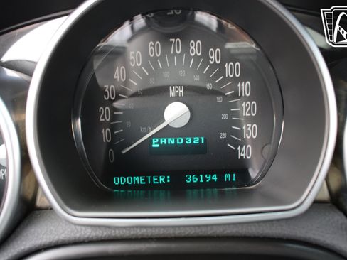 Used 2004 Chevrolet SSR w/ Preferred Equipment Group RWD image 14