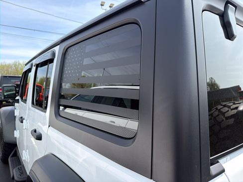 Used 2023 Jeep Wrangler Unlimited w/ Cold Weather Group AWD/4WD image 9