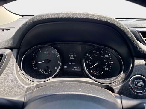 Certified 2020 Nissan Rogue SV FWD image 17