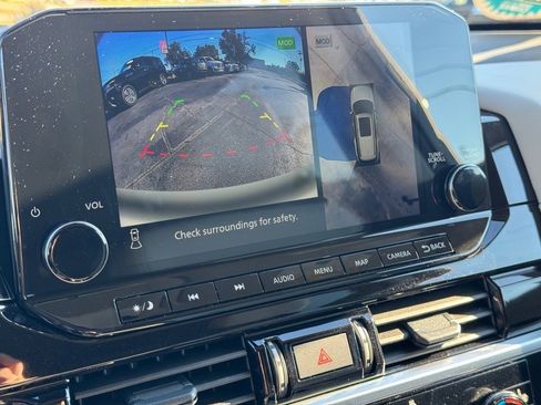 Certified 2025 Nissan Pathfinder SL image 24