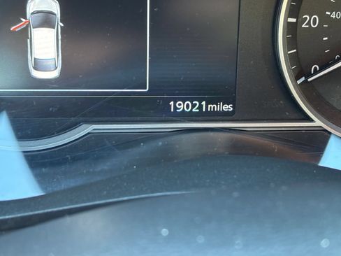 Used 2025 Nissan Versa SV FWD image 13