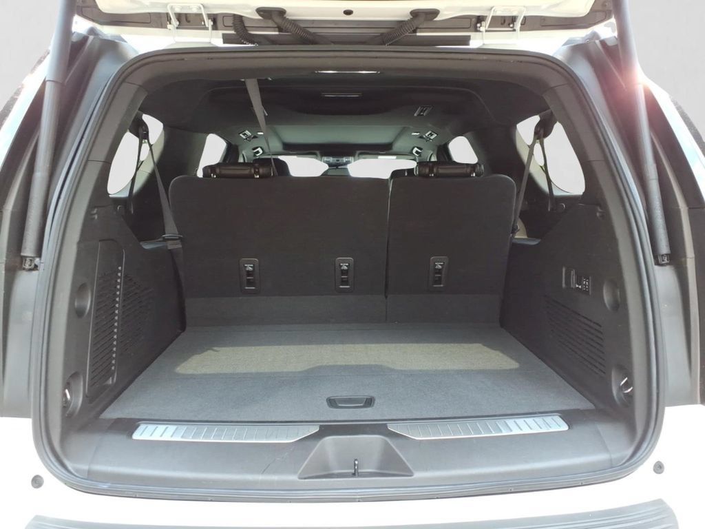 Certified 2023 Chevrolet Suburban Z71 w/ Luxury Package AWD/4WD image 32