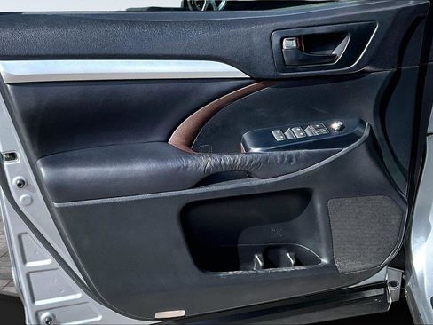 Used 2015 Toyota Highlander Plus image 19