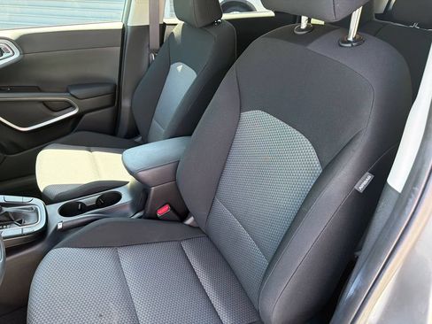 Used 2025 Kia Soul LX w/ LX Technology Package FWD image 10