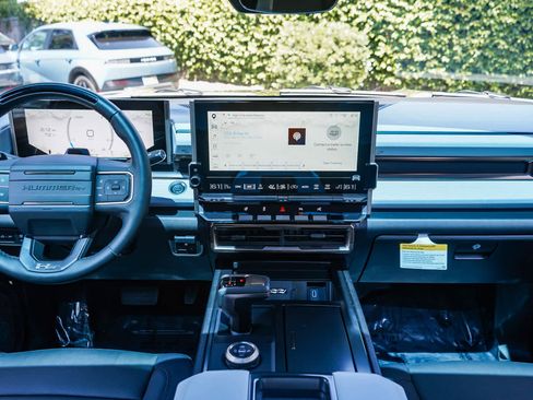 Used 2025 GMC Hummer EV 2X AWD/4WD image 12