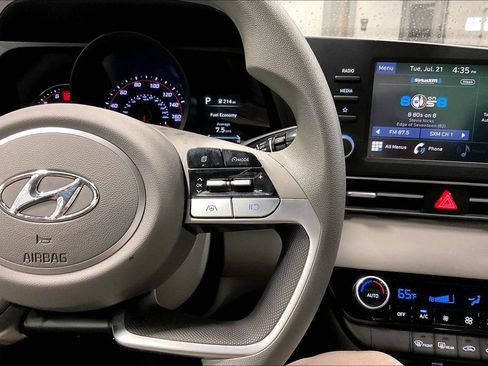 Used 2023 Hyundai Elantra SEL FWD image 12