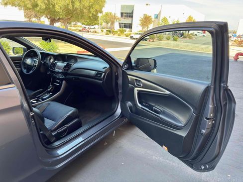Used 2016 Honda Accord EX-L image 39
