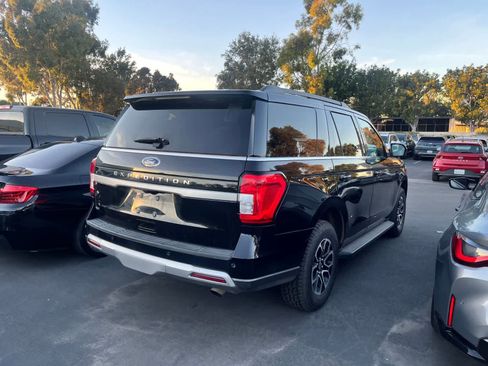 Used 2024 Ford Expedition XLT image 3