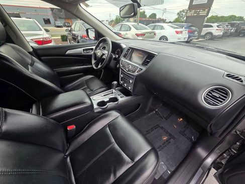 Used 2018 Nissan Pathfinder SL FWD image 19
