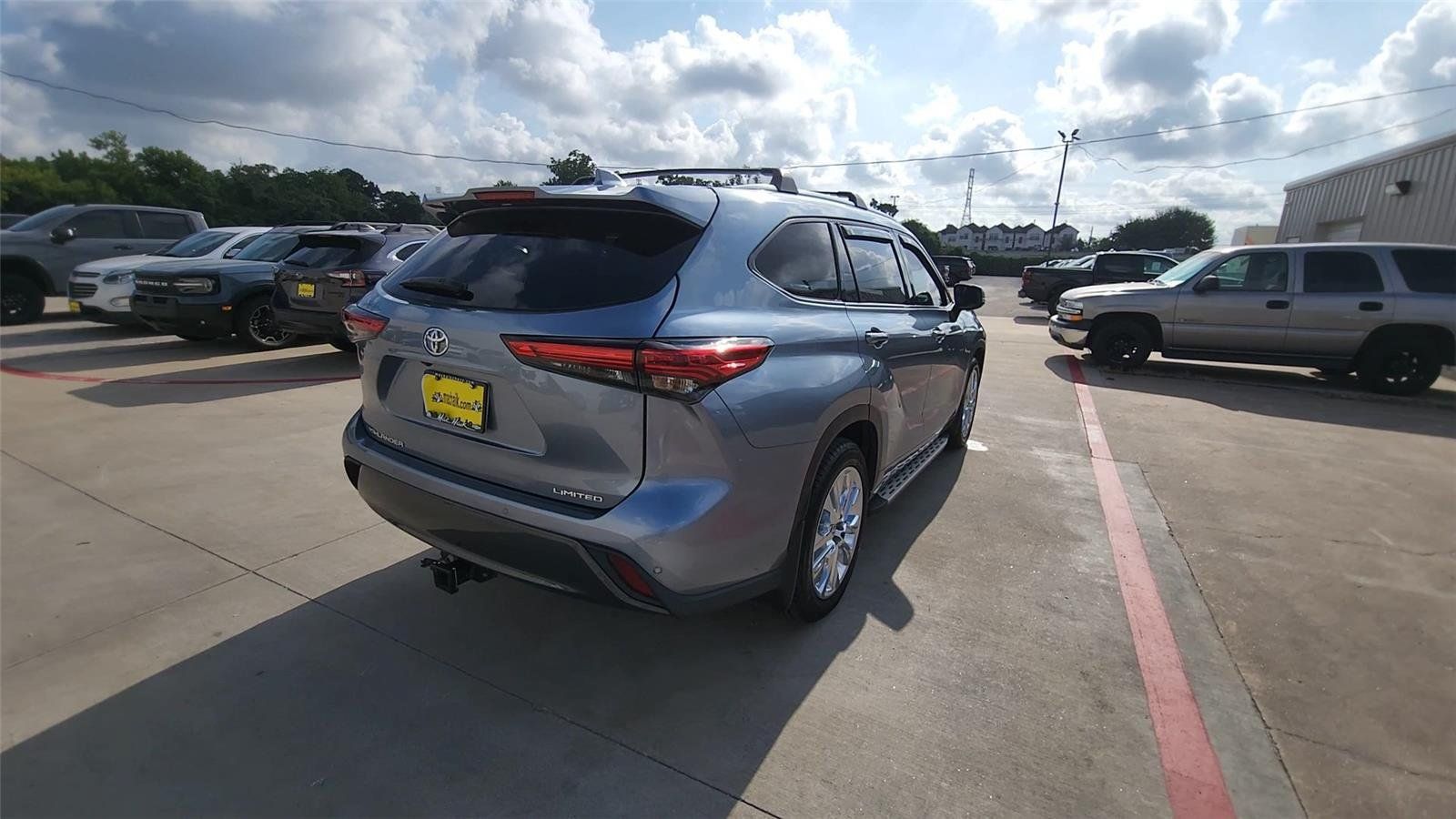 Used 2021 Toyota Highlander Limited FWD image 8