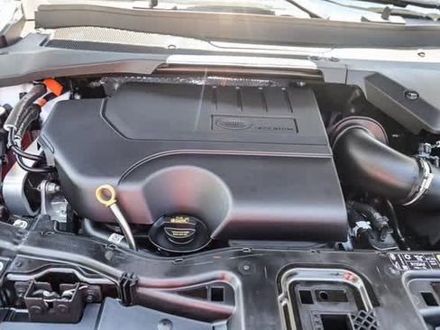 New 2024 Land Rover Discovery Sport S image 28