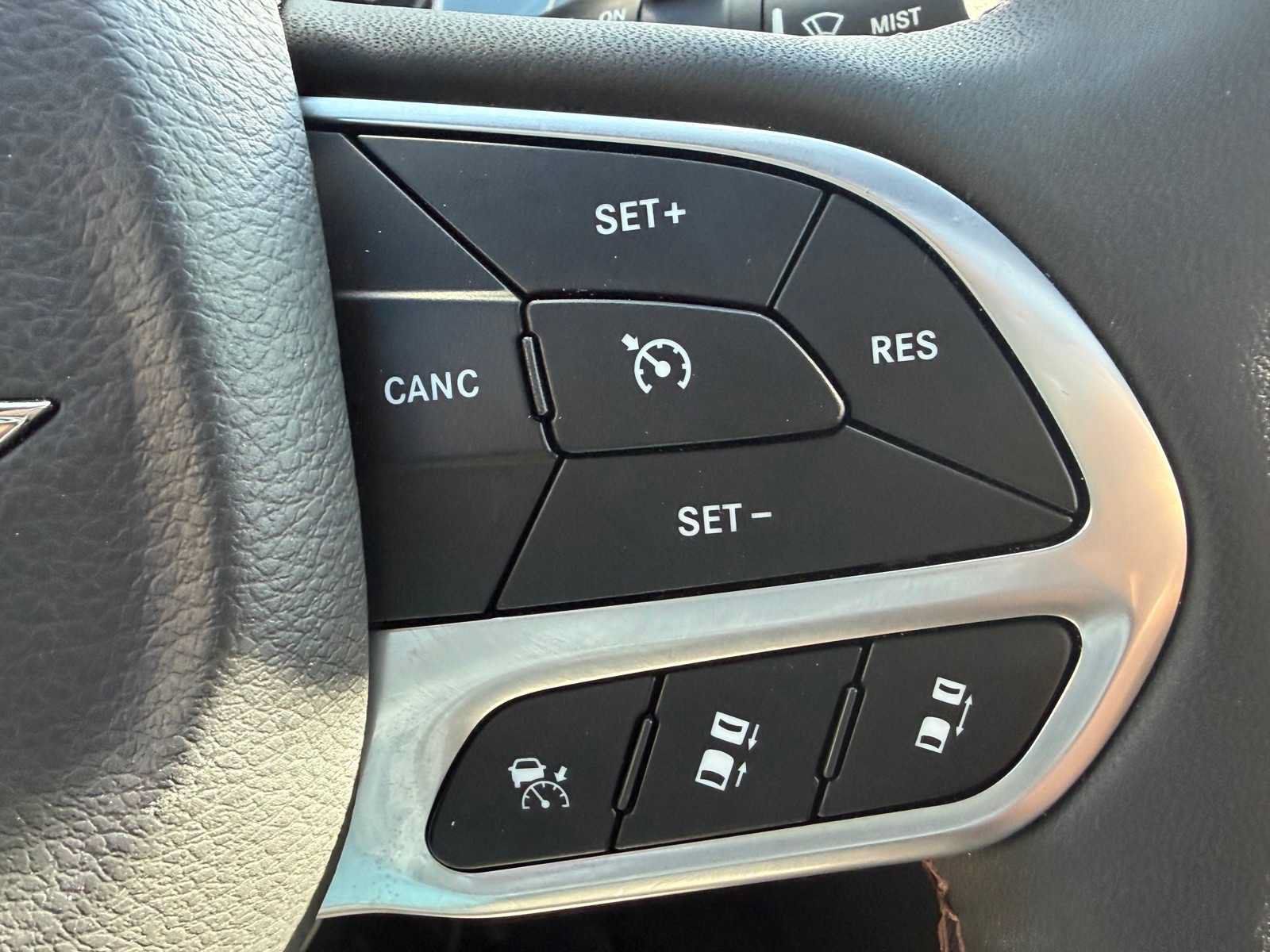 Used 2024 Chrysler Pacifica Pinnacle AWD/4WD image 18