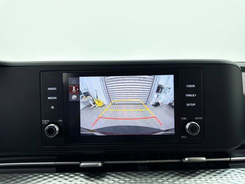 Used 2024 Kia Carnival LX image 10