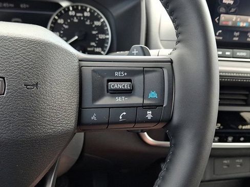 Used 2025 Nissan Rogue SV AWD/4WD image 26