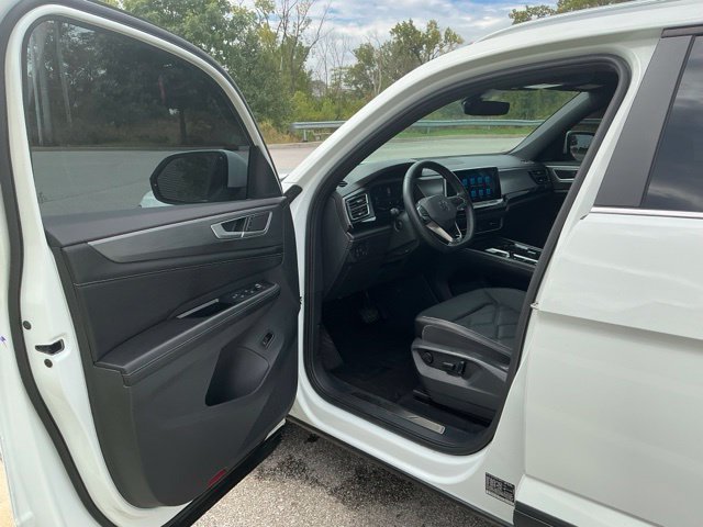 Used 2024 Volkswagen Atlas Cross Sport SE FWD image 14