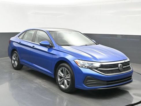 Used 2024 Volkswagen Jetta SE w/ Panoramic Sunroof Package FWD image 8