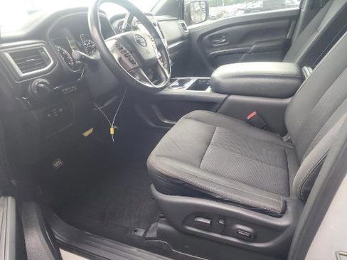 Used 2018 Nissan Titan SV w/ SV Convenience Package RWD image 4