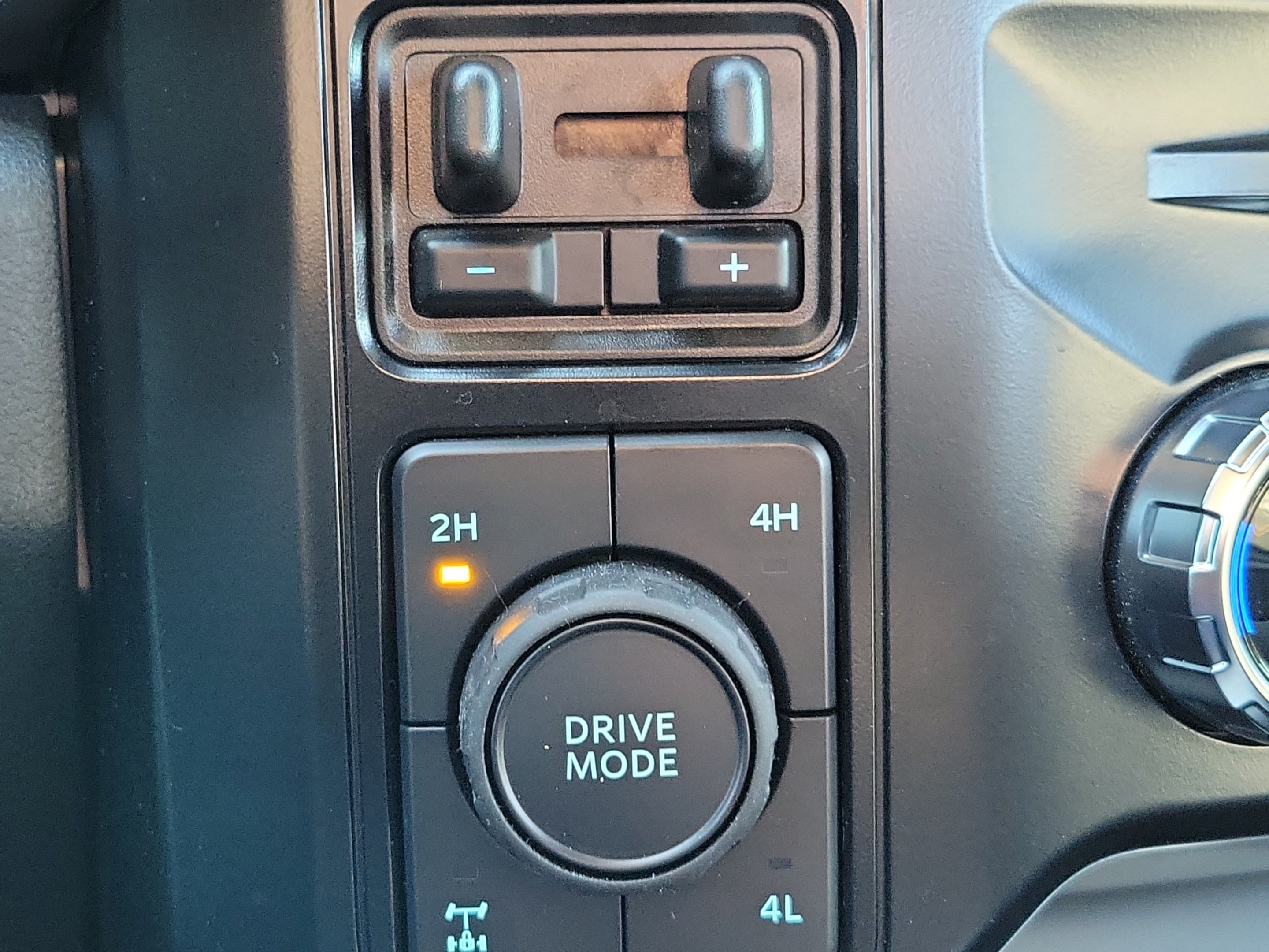 Used 2024 Ford F350 Platinum AWD/4WD image 28