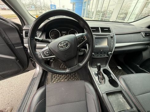 Used 2016 Toyota Camry SE image 10