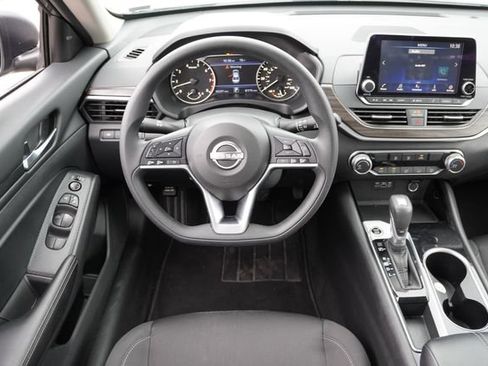 Used 2024 Nissan Altima 2.5 SV FWD image 19