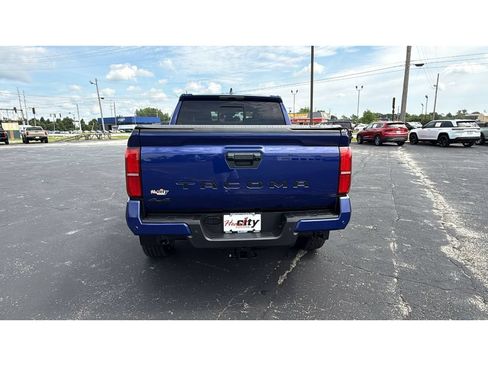 Used 2024 Toyota Tacoma TRD Off-Road w/ TRD Off Road Upgrade Package AWD/4WD image 6