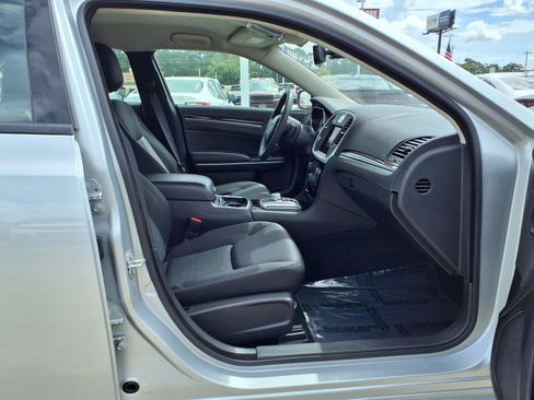 Used 2023 Chrysler 300 Touring w/ Sport Appearance Package RWD image 7