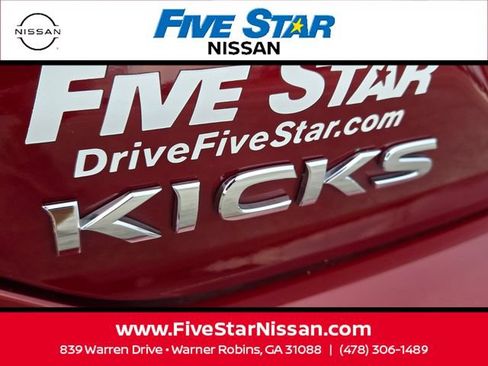 Used 2023 Nissan Kicks SR w/ SR Premium Package FWD image 11