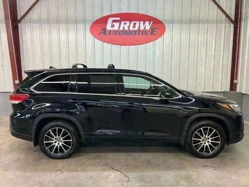 Used 2018 Toyota Highlander SE image 13