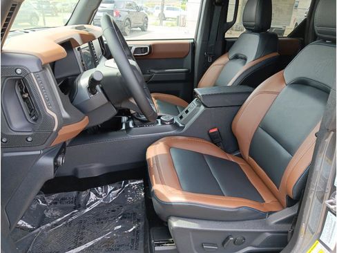 New 2024 Ford Bronco Outer Banks w/ Sasquatch Package image 10